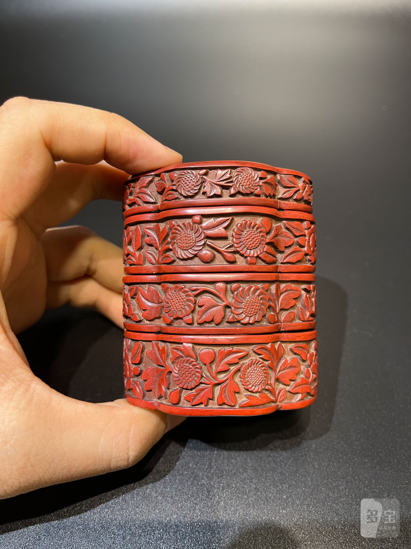 清乾隆 剔红花卉纹四节盒 - 图4